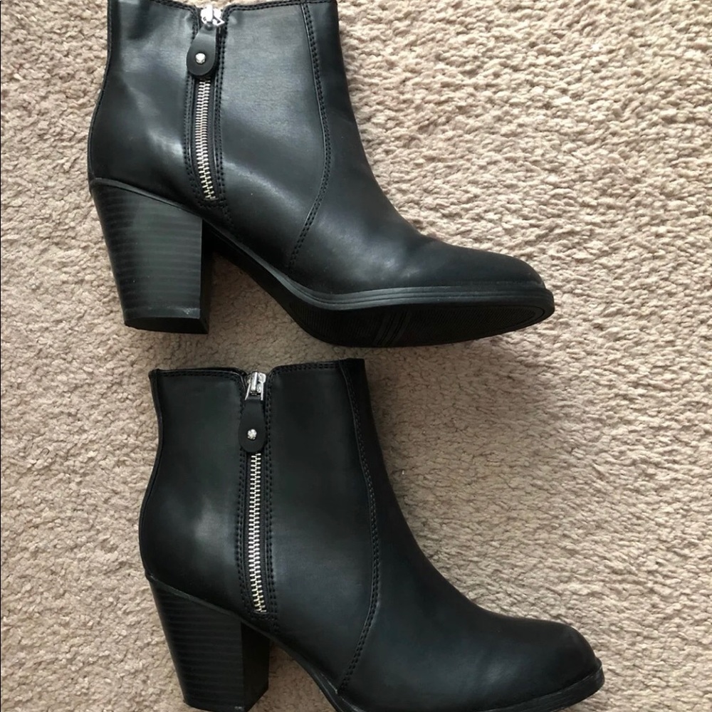 Simply Vera Wang Booties